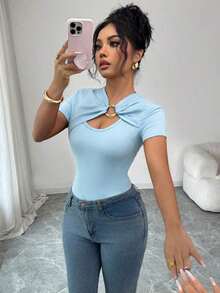 Camiseta de manga corta de color negro sólido y elegante de estilo casual con anillo de metal ajustado, adecuada para fiestas, citas, ir al trabajo, Navidad, temporada de graduación, regreso a la escuela, ceremonia de graduación, Día del Maestro, - Azul - Ver 1