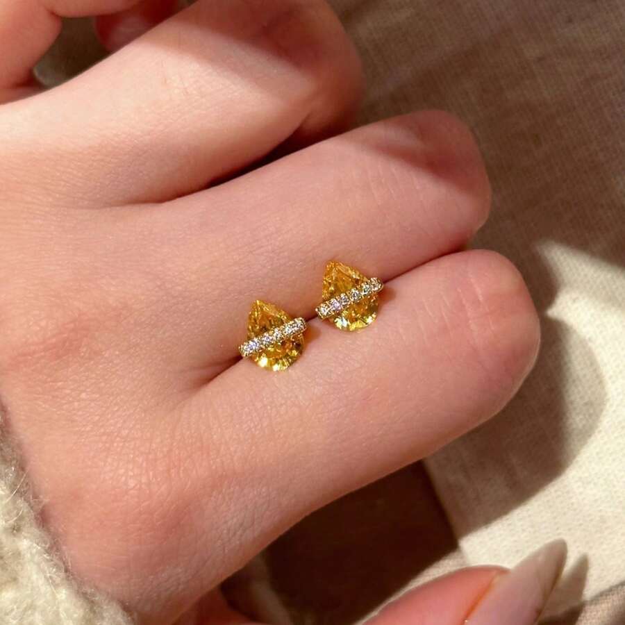 3件套优雅水滴形立方氧化锆首饰套装,金色微镶戒指和耳环,适合日常、派对和婚礼等场合佩戴。 - 水滴耳釘 - 查看 1