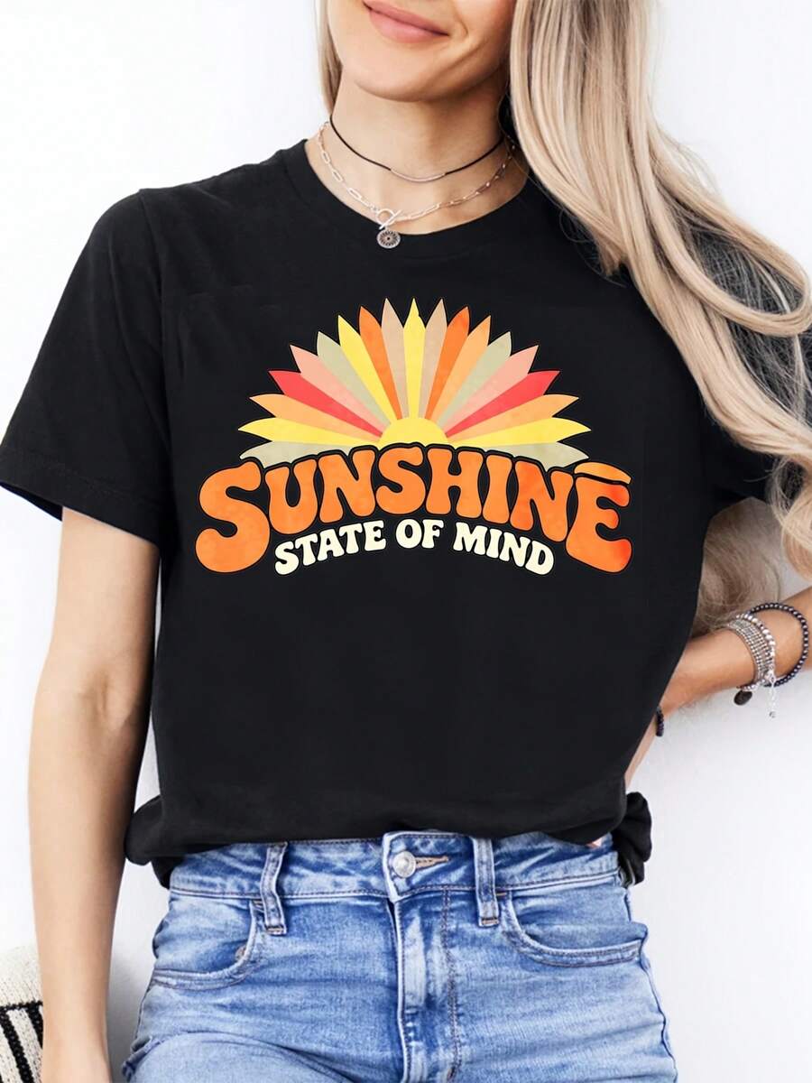Comfortable Print. Women's Casual T-Shirt With A Round Neck, Ideal For Mother's Day. Short Sleeves, Suitable For Everyday Wear And Sports, With A Distinctive Print That Evokes A Sunny Atmosphere. Perfect As A Gift For Friends And Family. Simple And Casual Summer T-Shirt. - 黑色 - 查看 1