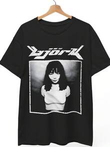 Vintage T-Shirt / 90s & Y2K Style Singer Merchandise / Black And White Photo T-Shirt / Gift For Icelandic Musicians Women's Shirts Women's Sweatshirts Women's Sweater Casual Blouse Summer Prom Dresses - 黑色 - 查看 1