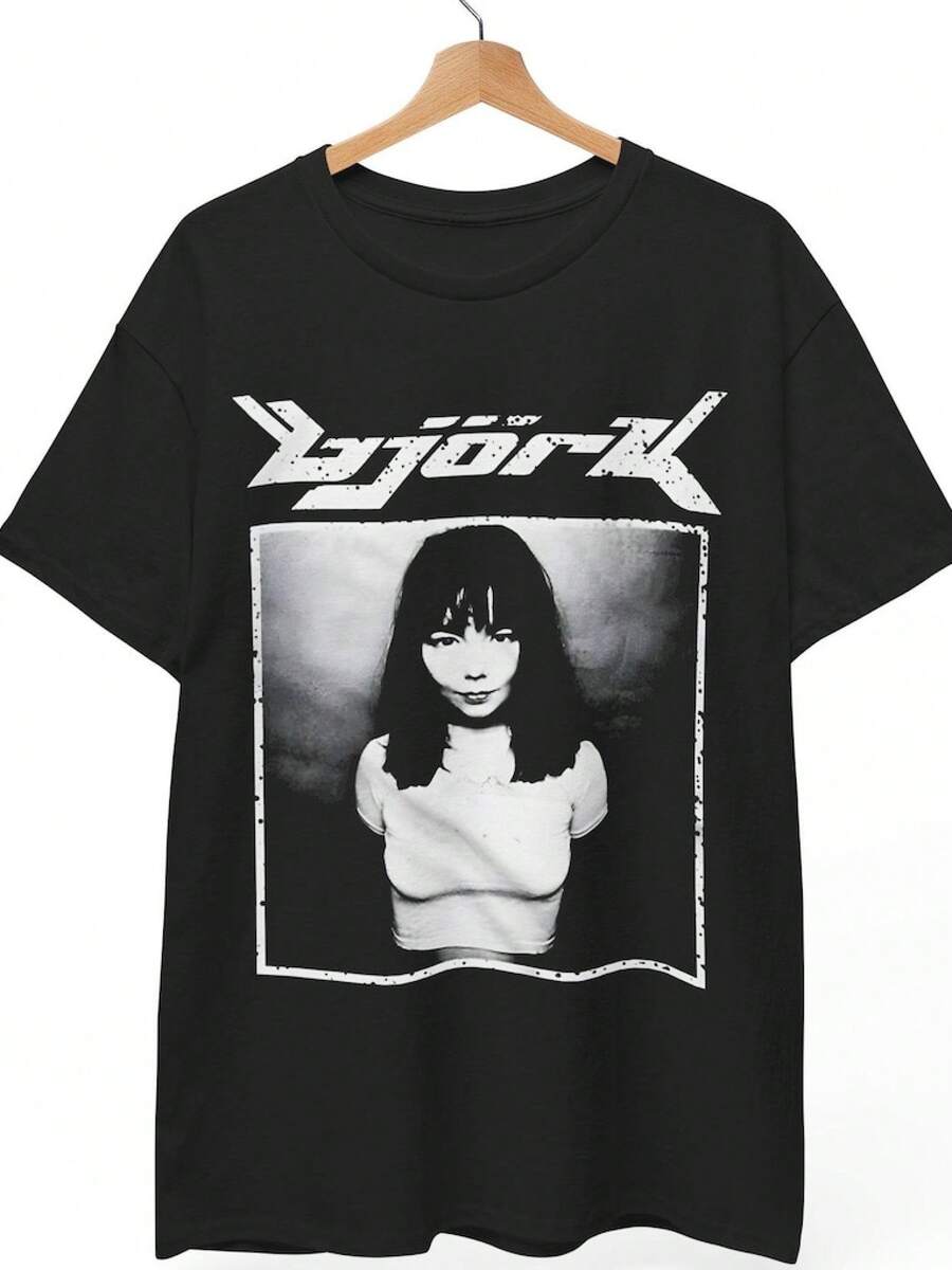 Vintage T-Shirt / 90s & Y2K Style Singer Merchandise / Black And White Photo T-Shirt / Gift For Icelandic Musicians Women's Shirts Women's Sweatshirts Women's Sweater Casual Blouse Summer Prom Dresses - 黑色 - 查看 1