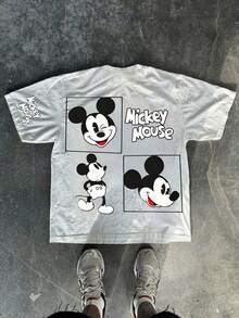 T-shirt graphique classique Disney pour homme << Mickey Mouse », orné du personnage emblématique de << L'Apprenti Sorcier » dans un amusant collage rétro à quatre panneaux. Col rond, manches courtes, 100 % coton premium. Ce t-shirt blanc attrayant présente au dos un agencement ludique des expressions et poses les plus populaires de Mickey, de son salut malicieux à son profil classique. Des mini-imprimés assortis sur la poitrine et les manches complètent le look vintage. Le design capture le charme intemporel du célèbre Mickey et apporte une touche de nostalgie au quotidien. Idéal pour les sorties décontractées, les soirées à thème ou les escapades du week-end, ce t-shirt en coton doux et respirant offre un confort optimal tout au long de la journée. Il se marie facilement avec un jean, un pantalon cargo ou un short et séduira les fans de tous âges. - Blanc - Voir 3