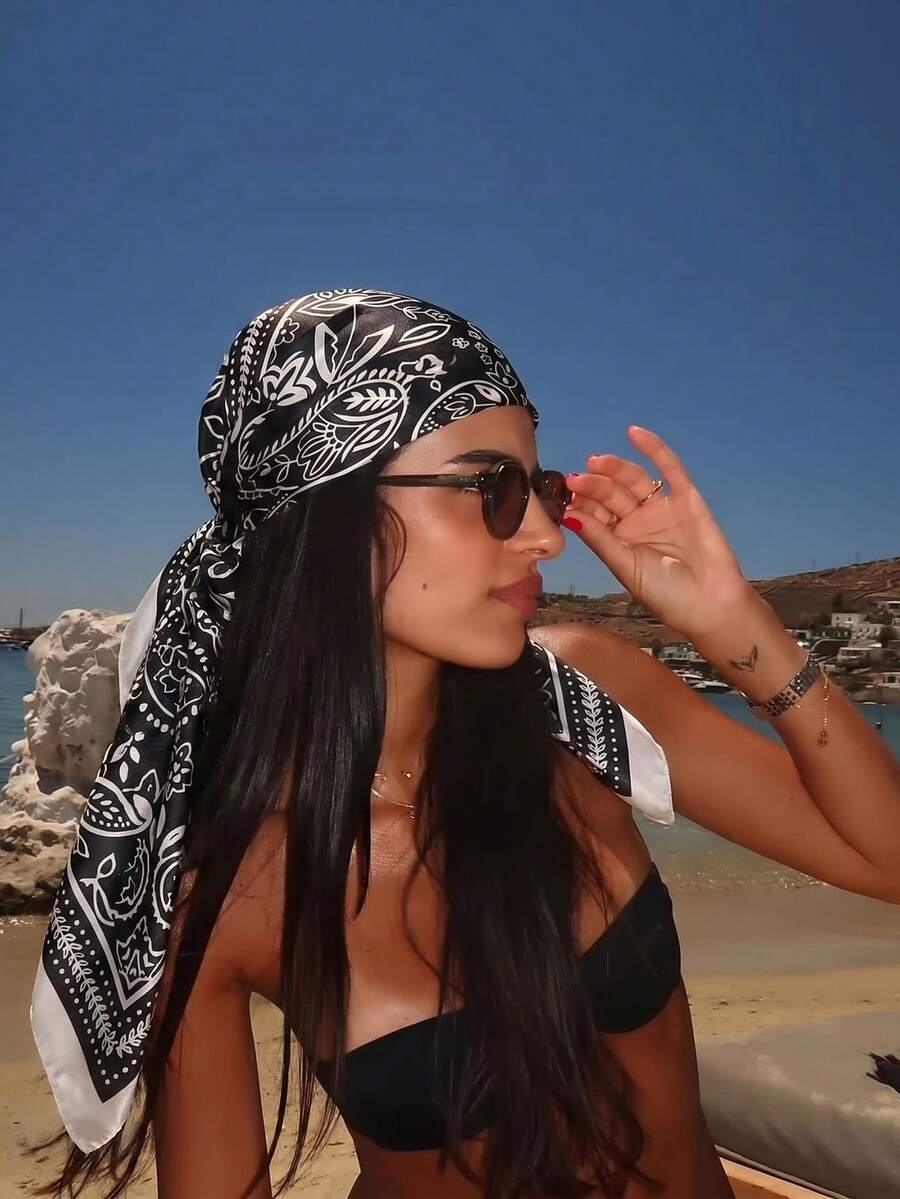1条女士波西米亚风90*90厘米佩斯利印花真丝缎面方巾，透气多功能头巾，适合海滩、街头、日常及度假使用