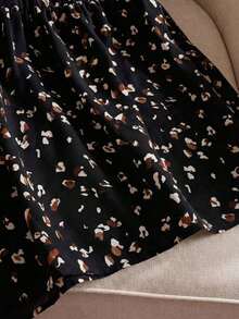 Camisa con estampado todo sobre y mangas con volantes, estilo casual de resort, tallas grandes.Atuendos de verano para mujer/Verano, ropa de mujer para vacaciones tropicales - Negro - Ver 4