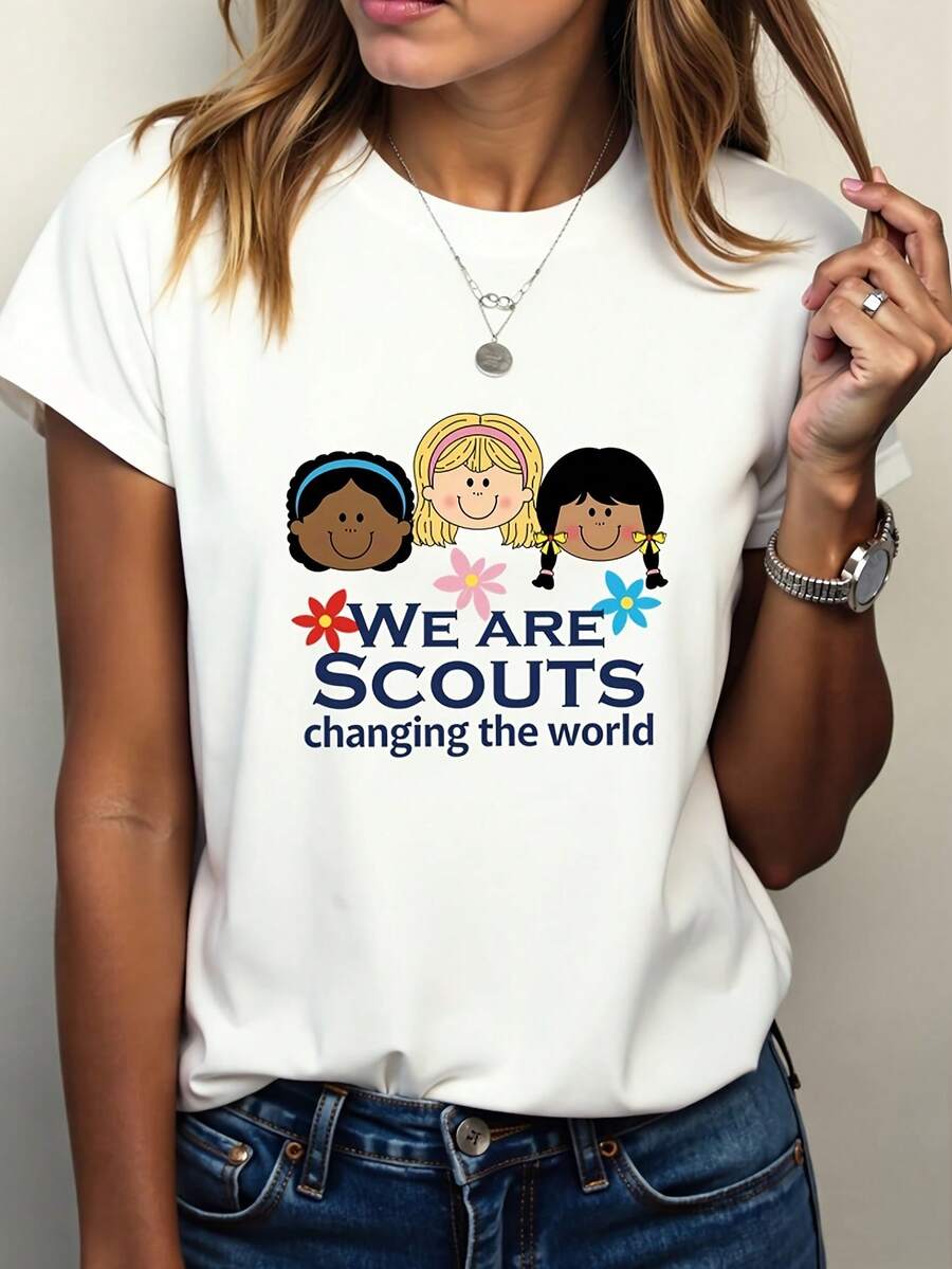 Women's Casual T-Shirt. Squadrons T-Shirt With The Slogan "We Are Squadrons" And Patterns Representing Squadron Values. Inclusive Design With Symbols Of Unity And Teamwork. Loose Fit, Short Sleeves, And Crew Neck. Machine Washable. Ideal For Summer Activities, Everyday Wear, And Outdoor Pursuits. Empowers Girls And Women In The Squadron Movement. Perfect For Group Activities, With Breathable And Comfortable Fabric. A Must-Have For Everyday Casual Wear. - 白色 - 查看 1