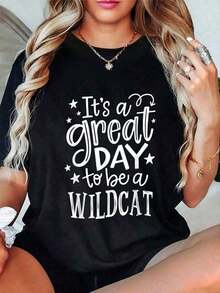 "It's A Great Day To Be A Wild Cat" Graphic T-Shirt - Premium 100% Cotton Wo's Soft Regular Fit Crew Neck T-Shirt With White Letters And Stars, Casual Summer Top For Spirit And Animal Lovers, Animal Print T-Shirt, Comfortable Fit T-Shirt, Weekend Wear, Short Sleeve, Lightweight Material, Printed T-Shirt, Wo's Heavyweight 100% Cotton Graphic T-Shirt, Simple Solid Color T-Shirt, Loose Fit, Casual Short Sleeve, Gift Idea. - 黑色 - 查看 1