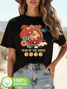 Minimalist Casual Shirt In Chinese Style With Red And Green Floral Prints And Pink Horse Print, Minimalist Casual Shirt For The Year Of The Horse, Simple Humor, Printed T-Shirt, Casual Short Sleeve Round Neck Top, Suitable For Summer And Spring, Women's Blouses. - 黑色 - 查看 7