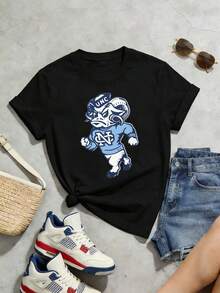 Camiseta de manga corta con cuello redondo suave y casual para mujer, el estampado gráfico de la mascota de los UNC Tar Heels es ideal para conjuntos casuales de primavera y verano. Negro. - Negro - Ver 5
