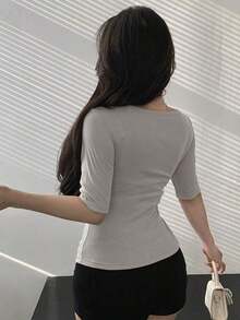 Camiseta de mujer con cuello en V ajustada y sexy, tops para salir en primavera/verano - Gris - Ver 5