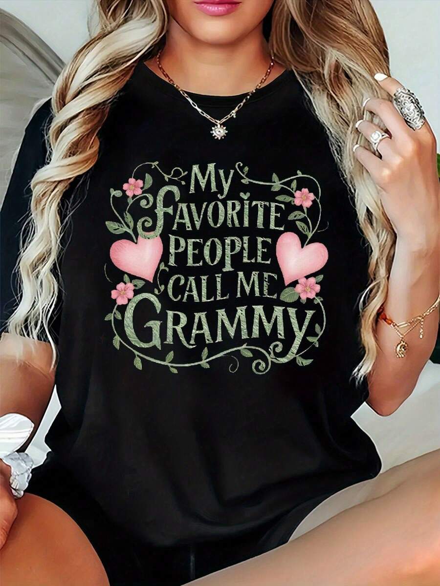 My Favorite Person Calls Me Grami. Plus Size Women's T-Shirt, Printed T-Shirt, Loose Printed T-Shirt, Blouses For Women. - 黑色 - 查看 1