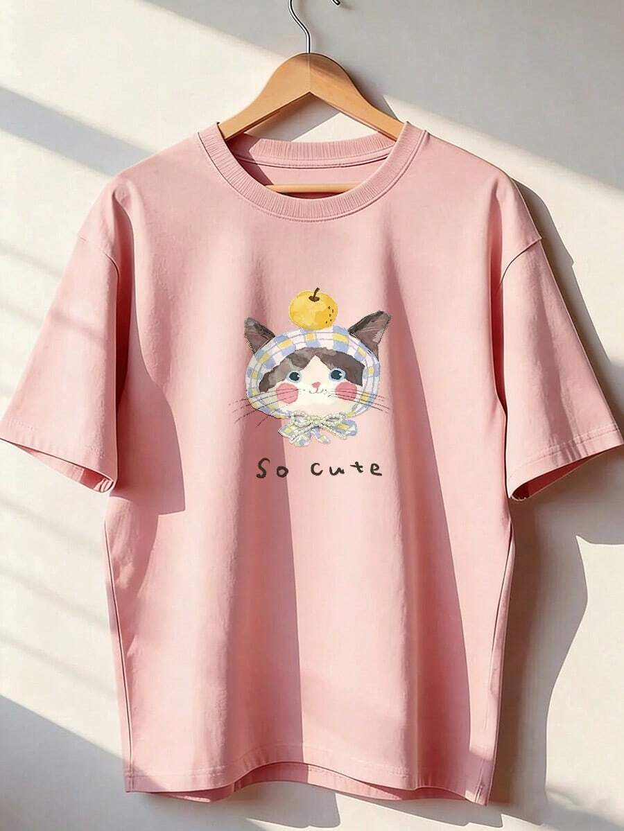 T-Shirt With Cat, Handkerchief, And Fruit, "So Cute" Text, Fashionable Short-Sleeved T-Shirt For Spring And Summer 2026, Made In Mexico, 180 Grams. Cartoon Print, Couple Design, Suitable For Indoor Or Outdoor Wear. Crew Neck, Unisex, Ideal For Office And Leisure. One-Pack. - PK-P631577SLNDXZGY599 - 查看 1