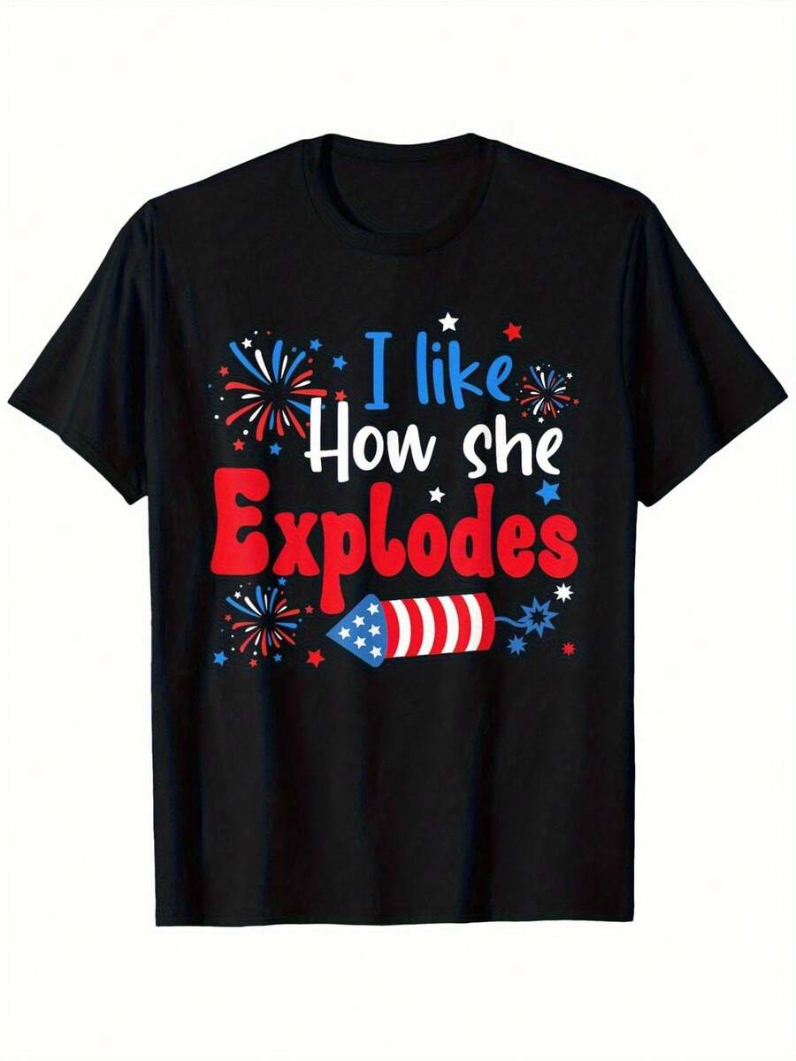 I Love The Way She Sets Off The Fireworks. This Fun Couple's T-Shirt Is Made Of 100% High-Quality Material, Has A Black Crew Neck, Weighs 180 Grams, And Features A Patriotic Design Of The American Flag With Fireworks. It's Breathable And Comfortable, Suitable For Everyday Wear. - 黑色的 - 查看 1