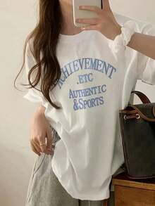 1 Piece Of Women's Oversized Graphic Tee, Featuring "Achievement Authentic & Sports" Print, Casual Loose Fit, Short Sleeves, Crew Neck, Cotton Blend, Retro Athletic Style With Dropped Shoulders, Ideal For Everyday Wear, Campus Outfits And Athleisure, 180g 100% Cotton. - 黑色 - 查看 11