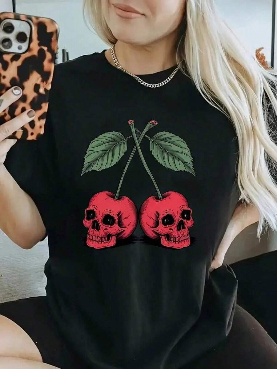 Camiseta de talla grande para mujer 0XL-5XL Camiseta gráfica de calavera de cereza gótica para mujer - Camiseta casual de verano negra con diseño de cerezas rojas y hojas verdes, cómoda camiseta de cuello redondo de manga corta para atuendo casual, camise - Negro - Ver 1