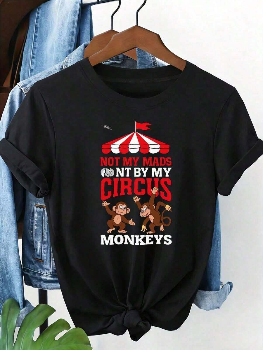 Premium 100% Cotton Summer Casual T-Shirt With A Large Caravan And Monkey Print, Featuring The Phrase "NOT MY MADS CIRUS MONKEYS" Printed On A Wooden Hanger. Simple Solid Color T-Shirt With A Relaxed, Fitted Cut And Casual Short Sleeves. Great Gift Idea. - 黑色 - 查看 1