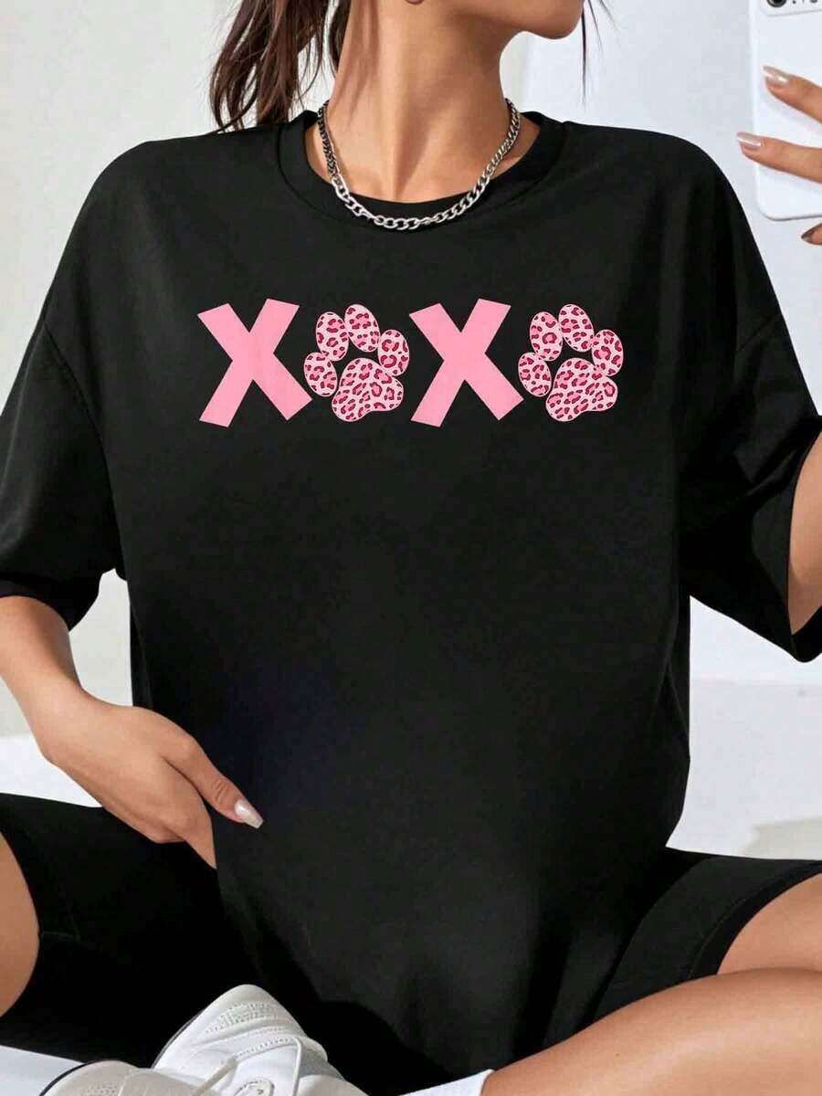 Women's Xoxo Pink Leopard Paw Print Oversized T-Shirt, Casual Summer Top, Fashion Graphic Tee, Unisex Streetwear Style - 黑色 - 查看 1
