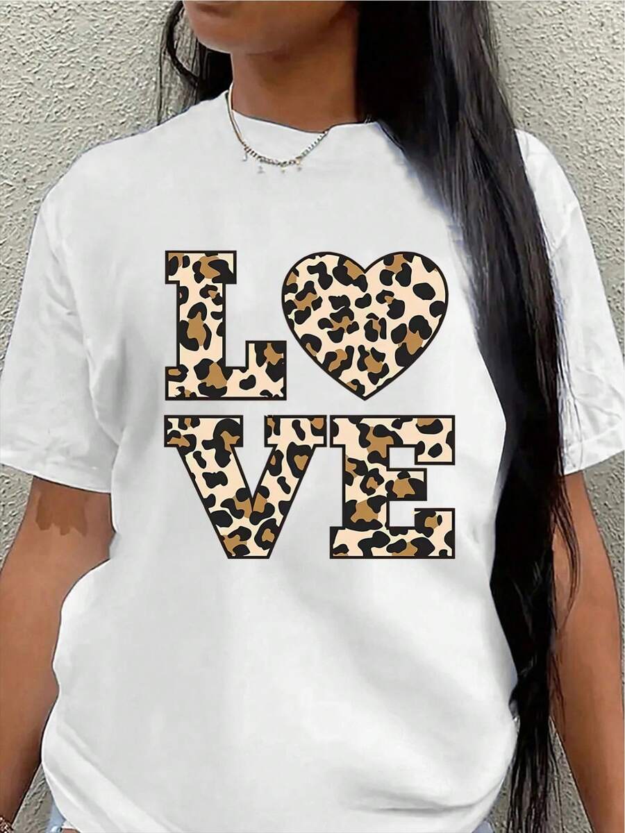 Camiseta de manga corta, ligera y duradera, con un diseño de corazón con estampado de leopardo, es perfecta para salidas informales o para relajarse en casa, ofreciendo la combinación ideal de comodidad y estilo para el uso diario.women's shirts - Blanco - Ver 1
