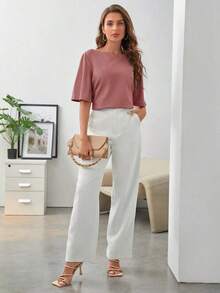Camiseta elegante y minimalista de mujer con cuello de barco, hombros caídos y mangas cortas, de unicolor - Rosa - Ver 2