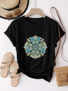 Limited Time Offer, Limited Quantities, Flash ! Women's Casual Shirts, Women's Polyester T-Shirts, Stylish Shirts. This Casual Style T-Shirt Features A Gradient Print Of Lapis Lazuli, Lotus, And Mandala, And Is Perfect For Those Seeking Individuality And A Natural Aesthetic. It Can Be Worn Alone For Everyday Outings, Or Layered Under A Jacket To Add Depth. - 黑色 - 查看 4