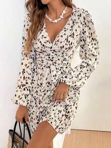 Vestido corto casual sencillo con cuello en V, manga larga, plisado y estampado de todo sobre - Multicolor - Ver 4
