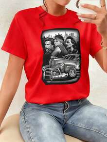 The Image Features A Shiny Classic Car With  Details And A Group Of People In Urban Attire In Front Of A Modern Cityscape, Symbolizing Strength, Independence, And The Memory Of Street Culture. Women's 100% Cotton T-Shirt, Comfortable Clothing. - 紅色 - 查看 7