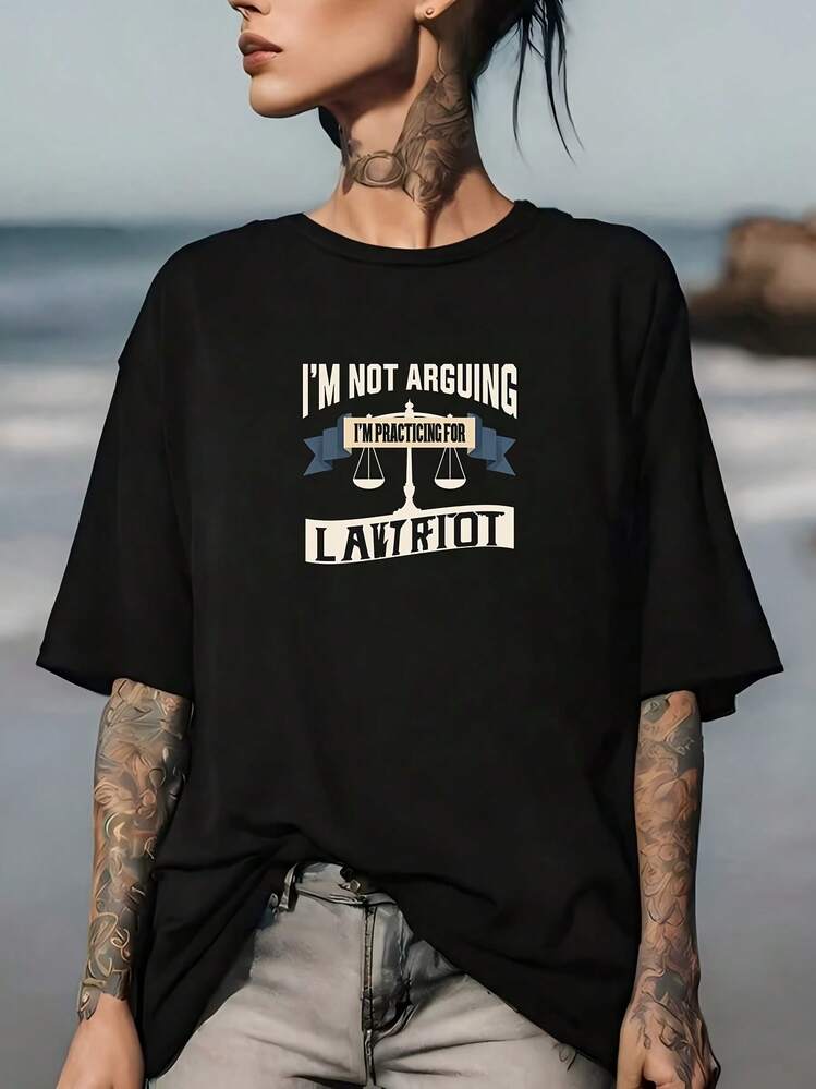 No estoy discutiendo, estoy preparándome para el examen de crítico jurídico. Camiseta gráfica ultra suave de 180 g para mujer, de corte holgado informal, perfecta para reuniones familiares, regalos de cumpleaños, estilo de verano. - Negro - Añade 7
