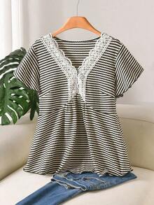 CosyJoli Camiseta de mujer de talla grande con cuello en V, parche de encaje y textura a rayas en forma de A - Blanco y Negro - Ver 8