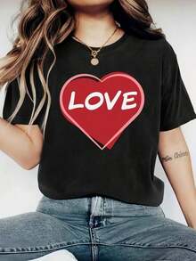 1 Pack Women's Round Neck T-Shirt With Happy Valentine's Day Print - Round Neck Casual 200gsm Polyester Knit - Lightweight And Breathable T-Shirt For Everyday Wear. These Round Neck Printed Short Sleeve Casual Everyday T-Shirts Are Excellent Gifts For Friends And Family. Made Of 100% Cotton, They Feature A Youthful And Fashionable Design. - 黑色 - 查看 1