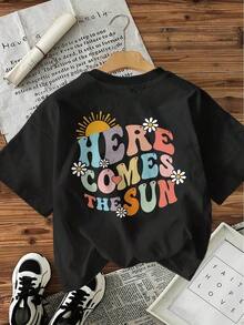 -Camisa de manga corta y cuello redondo con estampado floral y la inscripción "Here Comes" festival - Negro - Ver 3