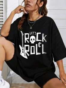 Women's Fun Cotton Streetwear T-Shirt With A Skull And Guitar Print And The Slogan 'Let's Rock 'n' Roll'. This Casual, Short-Sleeved, Regular-Fit T-Shirt Makes A Great Gift For Her. It Features A Crew Neck, A Printed Design, And Is Perfect For Everyday Wear. These 100% Cotton T-Shirts Offer A Youthful And  Look. - 黑色 - 查看 1