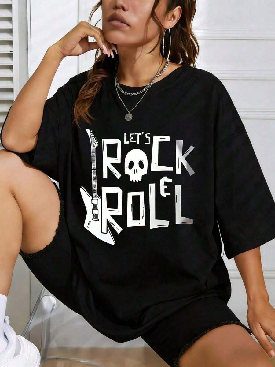 Women's Fun Cotton Streetwear T-Shirt With A Skull And Guitar Print And The Slogan 'Let's Rock 'n' Roll'. This Casual, Short-Sleeved, Regular-Fit T-Shirt Makes A Great Gift For Her. It Features A Crew Neck, A Printed Design, And Is Perfect For Everyday Wear. These 100% Cotton T-Shirts Offer A Youthful And Look. - 黑色 - 查看 1