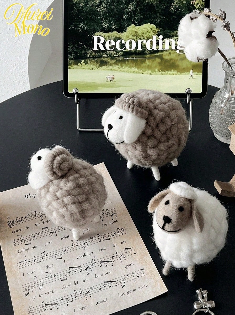 <Wool You Be Mine>，1 件可爱羊毛毡羊雕像，北欧风格家居装饰，节日派对最佳礼物生日毕业 - 彩色 - 查看 1