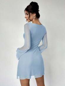 Vestido mini minimalista, elegante y sexy de lunares blanco y negro para mujer, estilo retro con cuello barco, mangas acampanadas, cintura alta y línea A, ideal para primavera/verano, Día de San Valentín - Celeste - Ver 3