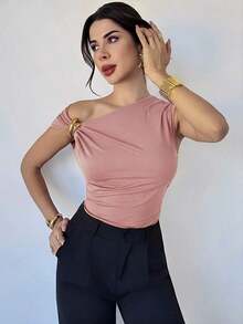 Camiseta asimétrica de hombro con decoración metálica, elegante y casual, adecuada para salir, fiestas y otras ocasiones/Otoño para mujeres/Disfraz de Halloween para mujeres/Camiseta roja de Navidad/Parte superior de fiesta de Año Nuevo/Elegantes - Rosa - Ver 3