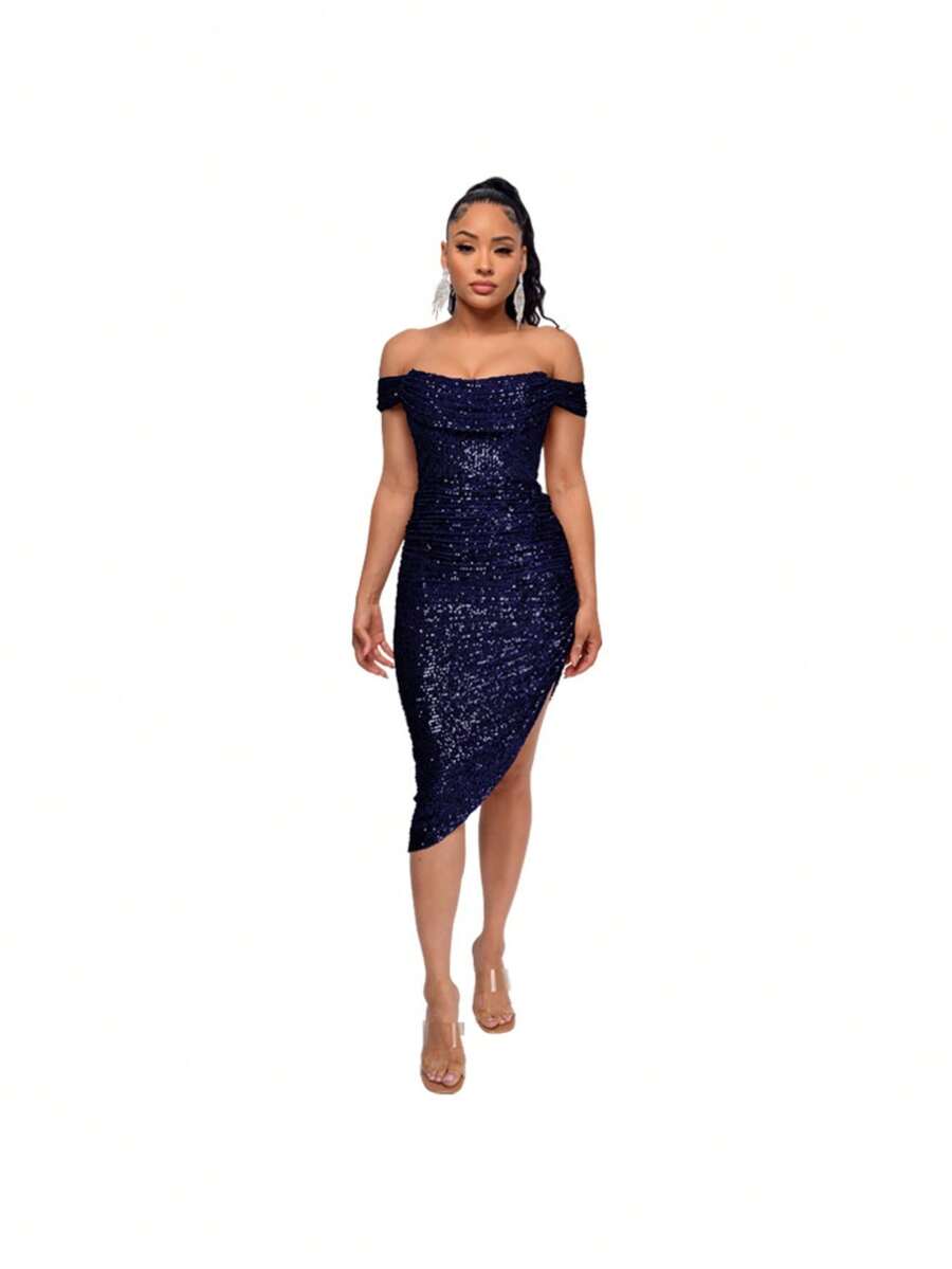 Vestido de mujer color champán con lentejuelas, diseño off-shoulder con drapeado, abertura lateral asimétrica, tejido brillante elástico ideal para fiestas de verano, bodas como invitada y cenas elegantes al aire libre, estilo sexy glamoroso perfecto para celebraciones y eventos formales - Azul lavado oscuro - Ver 1