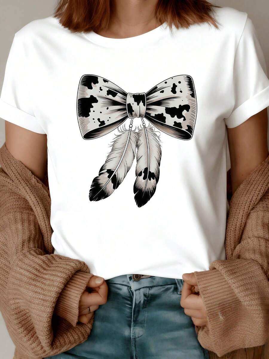 Lazo grande con textura moteada y tres plumas suaves que representan libertad y armonía con la naturaleza camiseta de mujer casual moderna elegante para uso diario cómoda y versátil - Blanco - Ver 1