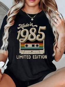 100% Cotton Retro Cassette With Multicolored Tapes And "Made In 1985" Text Evoking Eighties Nostalgia. Limited Edition Women's T-Shirt, 100% Cotton, 220g. Women's Simple Solid Color T-Shirt, Loose And Slim Fit Casual Short Sleeve - 黑色 - 查看 1