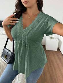 CosyJoli Camiseta de mujer de talla grande con cuello en V, parche de encaje y textura a rayas en forma de A - Verde - Ver 3