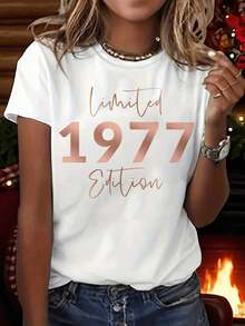 1 Piece Limited Edition Vintage T-Shirt With 1977 Birthday Graphic Print, Aesthetic Casual Short Sleeve Crew Neck Top For All Seasons, Soft Clothing For Women. - 白色 - 查看 1