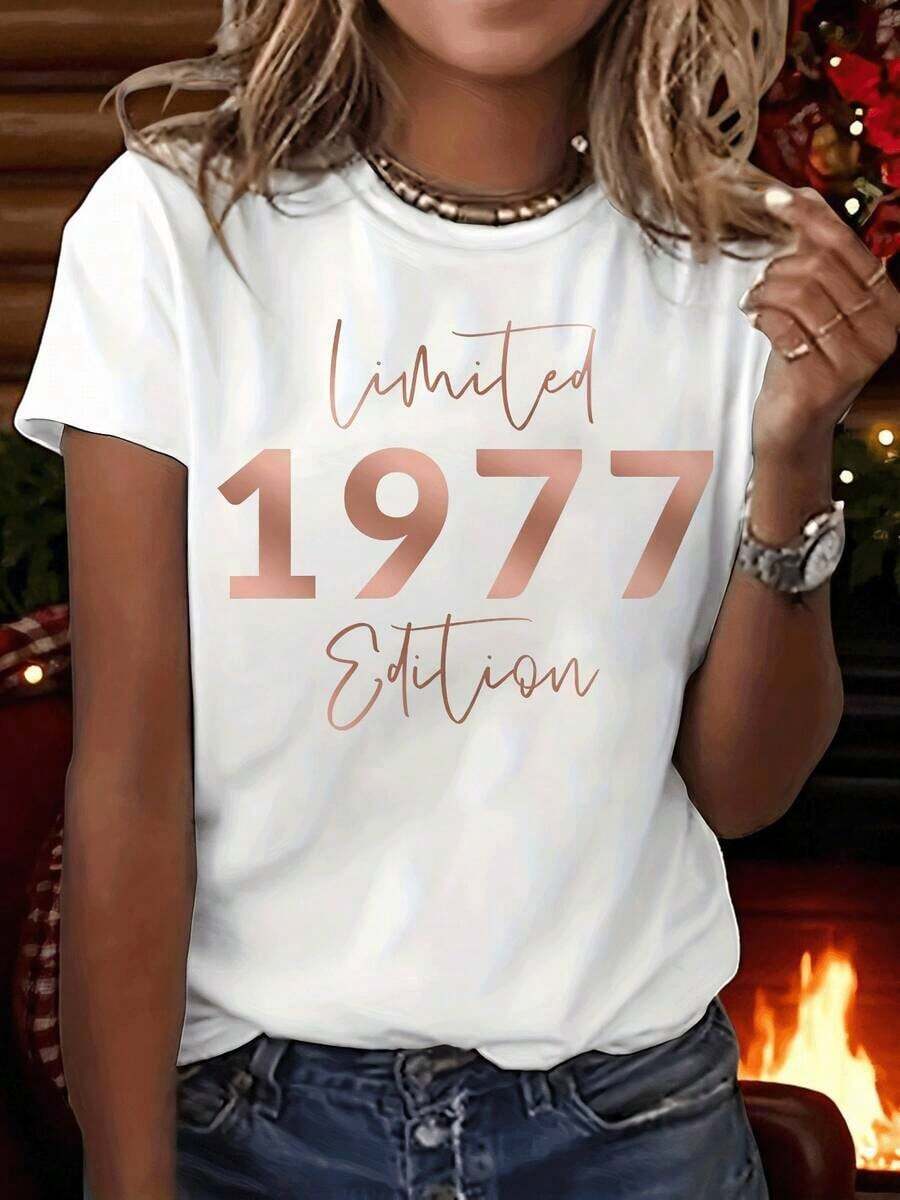 1 Piece Limited Edition Vintage T-Shirt With 1977 Birthday Graphic Print, Aesthetic Casual Short Sleeve Crew Neck Top For All Seasons, Soft Clothing For Women. - 白色 - 查看 1