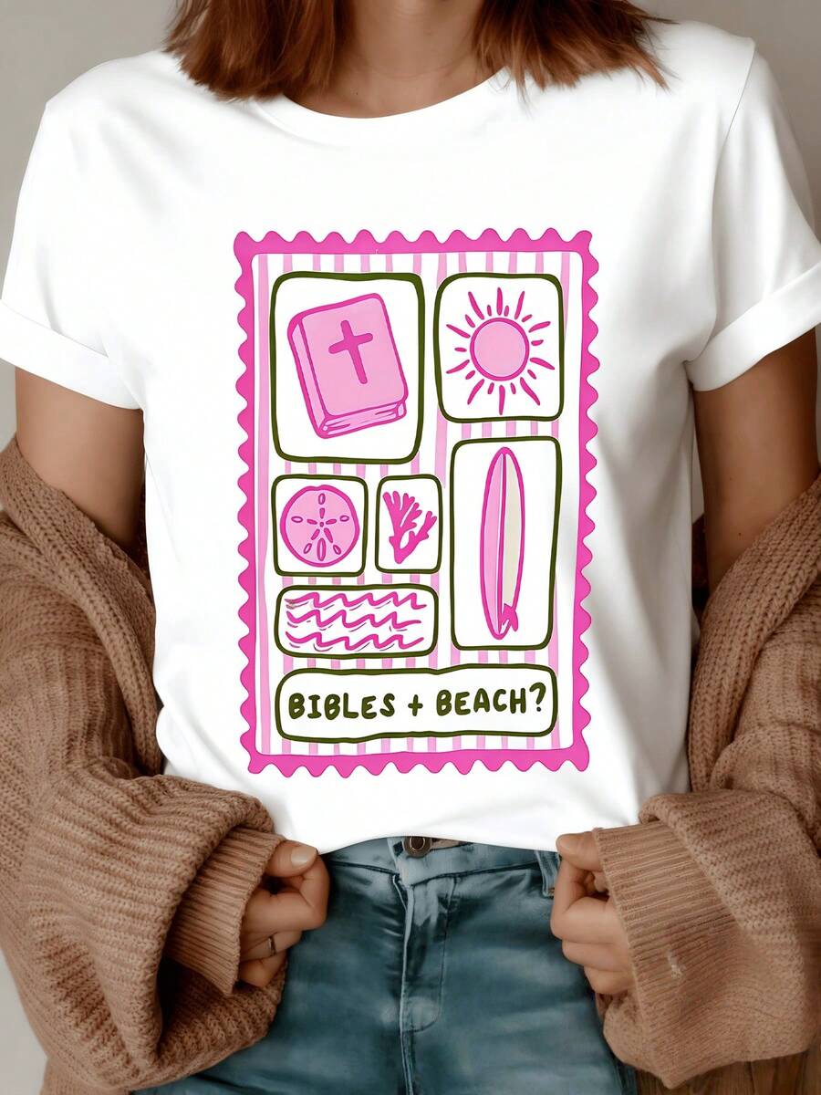Símbolos que evocan un día luminoso junto al mar con sol radiante libro espiritual con cruz ola y concha marina en tonos rosa y coral camiseta de mujer casual cómoda para verano y momentos de paz relajada - Blanco - Ver 1