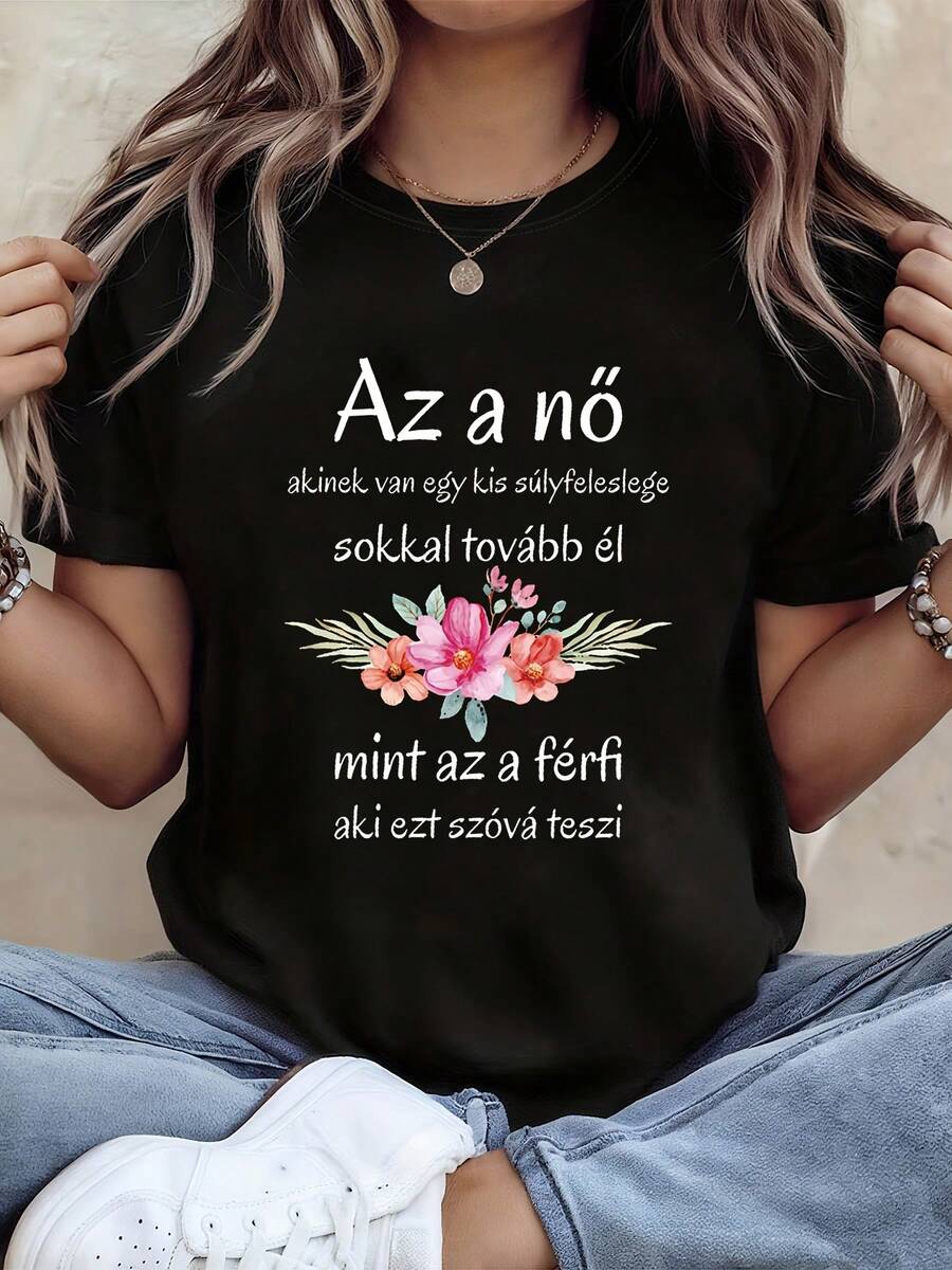 Women's T-Shirt With Hungarian Phrase "The Woman Who Mentions That It Is Suitable For Overweight And Curvy People, Short Sleeve And Round Neck Blouse For Spring/Summer, The Accuracy Of The Claim About Weight Cannot Be Verified, Casual Wear" Casual Women's T-Shirt With Print, Short Sleeve And Round Neck, Local Urban Fashion For Spring/Summer. - 黑色 - 查看 1