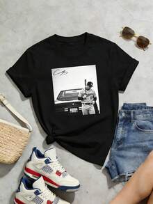 Camiseta de manga corta con cuello redondo suave y casual para mujer, el estampado gráfico de jugador de béisbol es ideal para conjuntos de primavera y verano. Negro. - Negro - Ver 5