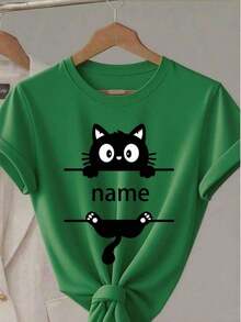 Under The Radar Personalized T-Shirt With Adorable Black Cat Design: Striped Design + Personalized Name, Create Your Own Unique Cuteness. Custom Printing With A Dedicated Space For The "Name" To Create Your T-Shirt With A Festive And Adorable Logo. Casual T-Shirt For Women And Ladies, Ideal For Mothers And Daughters - Unisex Loose Cotton Short Sleeve Crew Neck T-Shirt, Urban Vintage Style. - 綠色 - 查看 7