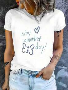 Premium Quality Women's Short-Sleeved Cotton T-Shirt With A Printed Design, Casual And Fitted. The Shirt Features A Beautiful E3 Happy Day Heart Design, Is Soft And Comfortable, And Is A Versatile Garment Suitable For Everyday Wear. . - 白色 - 查看 1