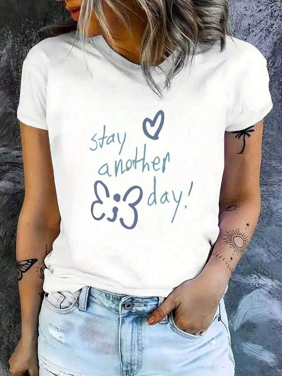 Premium Quality Women's Short-Sleeved Cotton T-Shirt With A Printed Design, Casual And Fitted. The Shirt Features A Beautiful E3 Happy Day Heart Design, Is Soft And Comfortable, And Is A Versatile Garment Suitable For Everyday Wear. . - 白色 - 查看 1