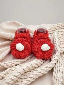 1 Pair Handmade Daisy Flower Infant Booties, Crochet Knitted Shoes, Newborn Infant Footwear - Red - View 4