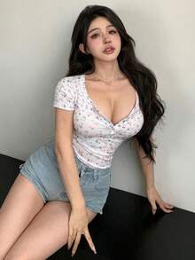 Camiseta de manga corta de ajuste slim con estampado de leopardo, top corto para mujer de uso casual en verano - Multicolor 2 - Ver 2