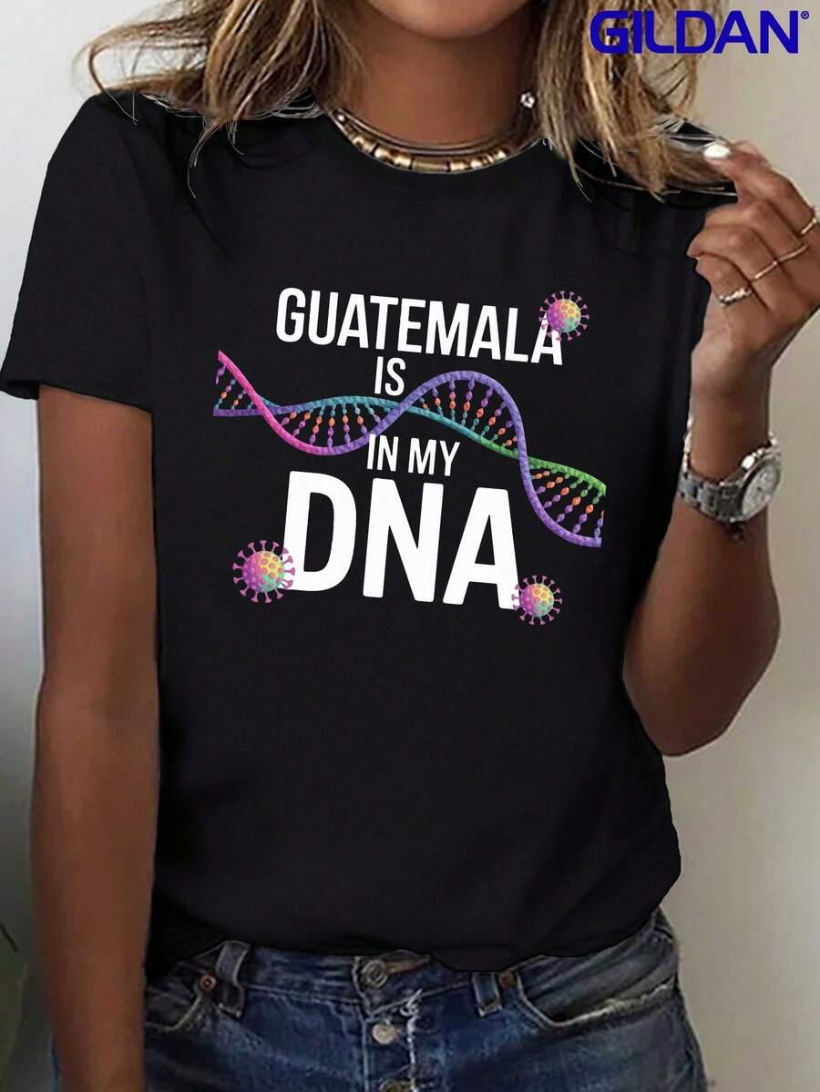 Una camiseta de mujer de manga corta, holgada, moderna, elegante, retro y de buen gusto, adecuada para actividades al aire libre en primavera y verano.Camiseta de mujer con la frase "Guatemala está en mi ADN" - un top casual de manga corta con un ajuste cómodo, que presenta los colores de la bandera guatemalteca y un diseño en espiral de ADN, una camiseta gráfica de orgullo cultural adecuada para uso casual y eventos de patrimonio cultural.blusas para mujer,blusas casuales para dama,tops,, mujer premium,y2k,playeras de mujer curvy,ofertas y liquidaciones ropa mujer,playeras deportivas para mujer,,playeras de hombre, mujer,blusas>elegante PZ98 - Negro - Ver 1