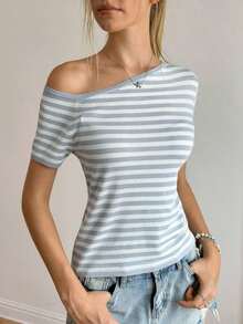 Camiseta elegante de manga corta con hombros descubiertos y rayas, top ajustado y elegante para mujer, nueva llegada de verano - Gris - Ver 3